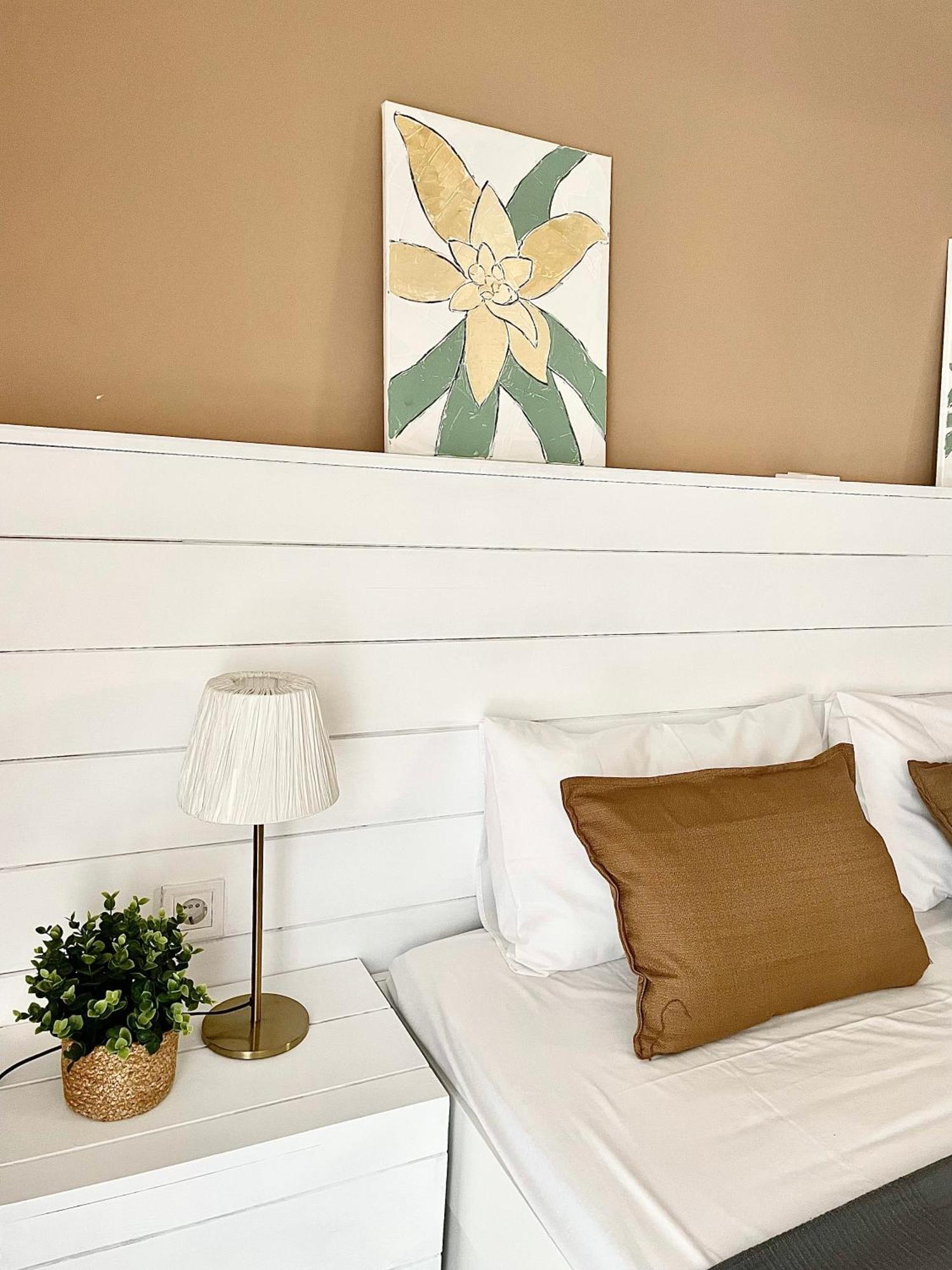 Comfy And Spacious Two Bedroom Apartment With Balcony Athens Exterior photo
