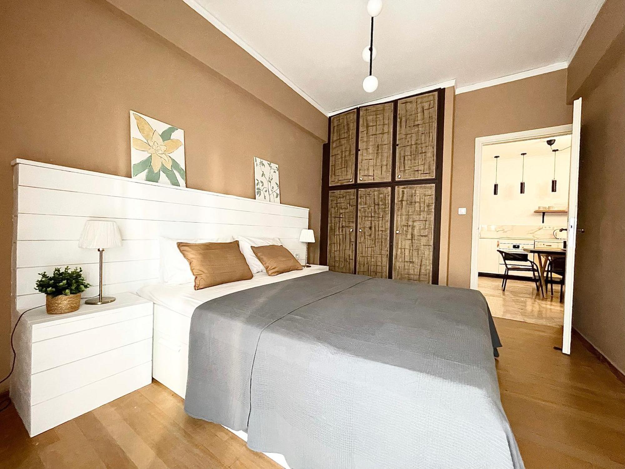 Comfy And Spacious Two Bedroom Apartment With Balcony Athens Exterior photo